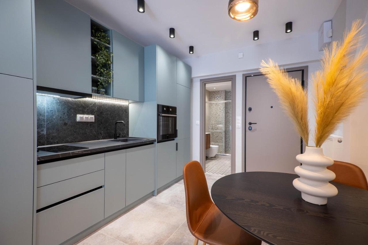 Apartment F & B Collection - Center Hidden Gem